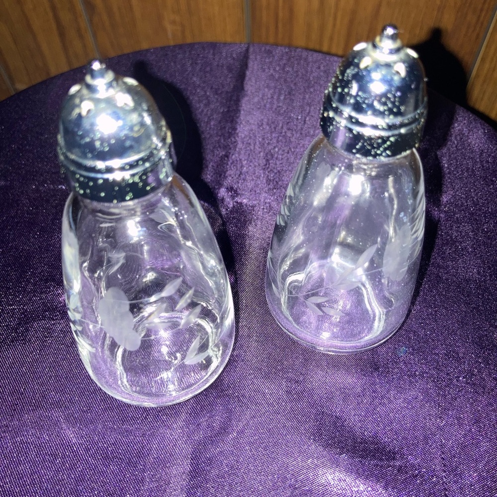 🍾Heritage Princess House Salt & Pepper holder.